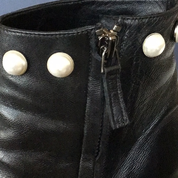 ALBERTO ZAGO Black Leather Booties With Pearl Details On The Ankle Area. - Picture 7 of 14